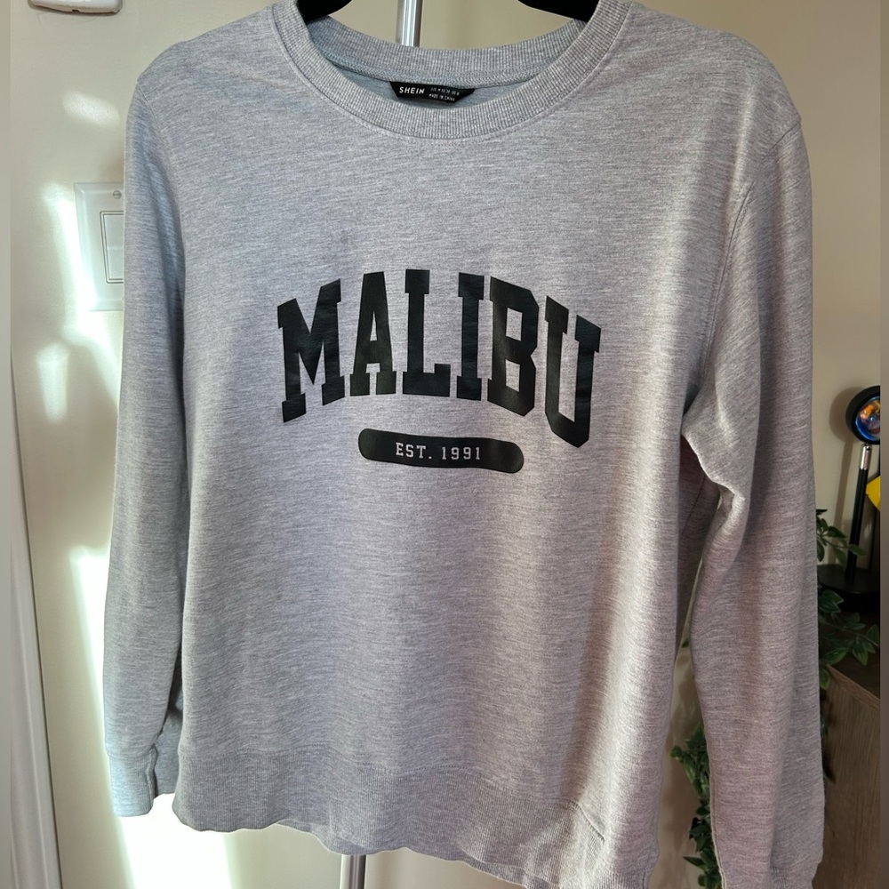 Letter Graphic CrewNeck Sweatshirt